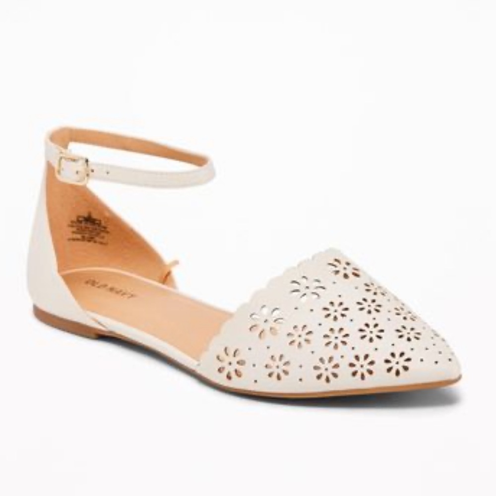 White laser-cut floral flats